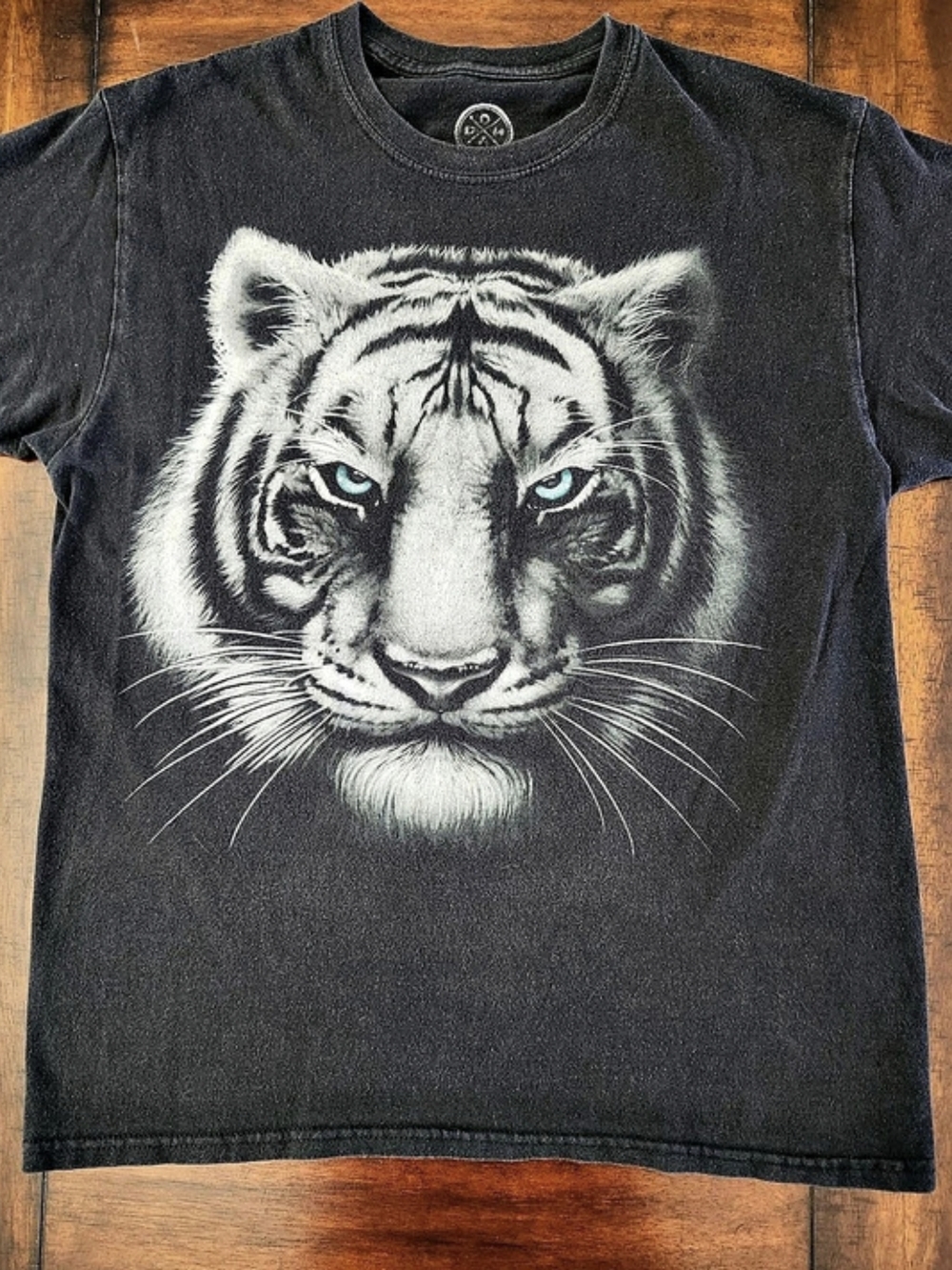 Y2K Vintage Tiger Graphic T-Shirt in Black & White Size Medium